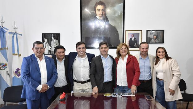 Axel Kicillof junto a los intendentes peronistas de Corrientes.