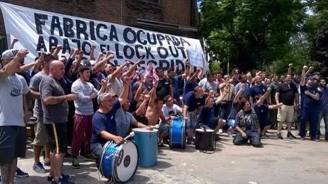 trabajadores de agr-clarin denuncian un plan para desalojarlos con gendarmes y barrabravas