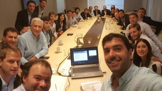 ?sin tierra? y sin chances, candidatos locales salen a militar por macri