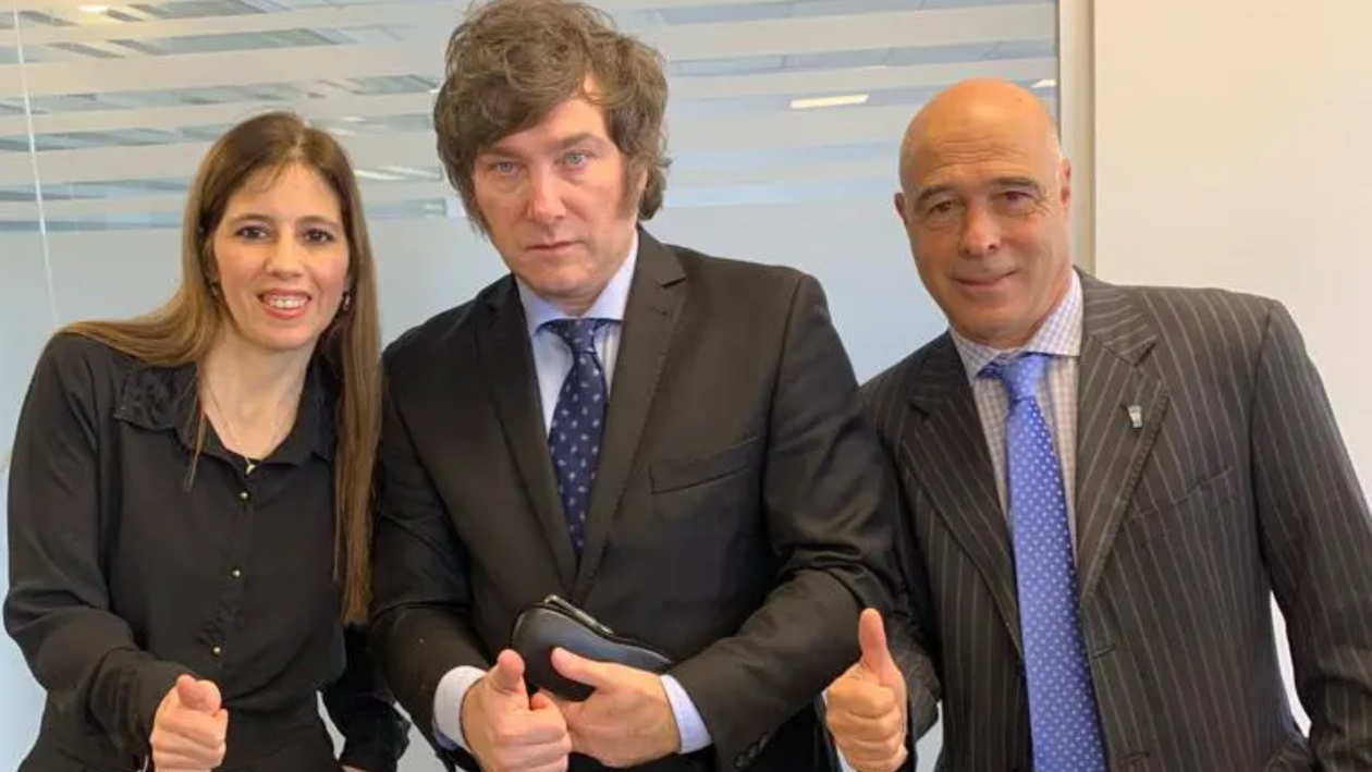 &nbsp;Ivanna Arrascaeta y Bartolome Abdala, senadores por San Luis, junto al presidente Javier Milei.&nbsp;