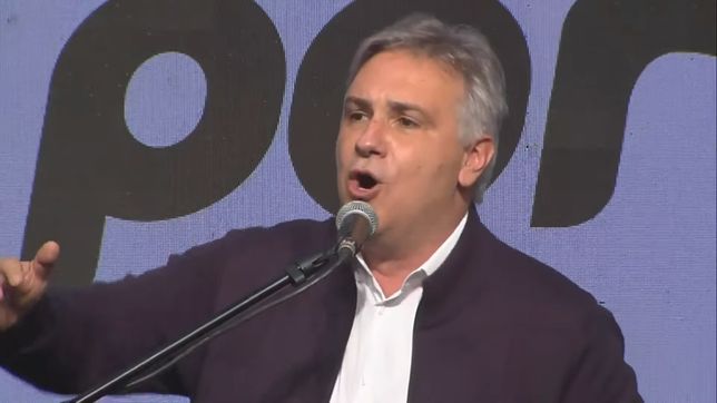 Martín Llaryora pasó la lista de reclamos a Javier Milei. Martín Llaryora pasó la lista de reclamos a Javier Milei.