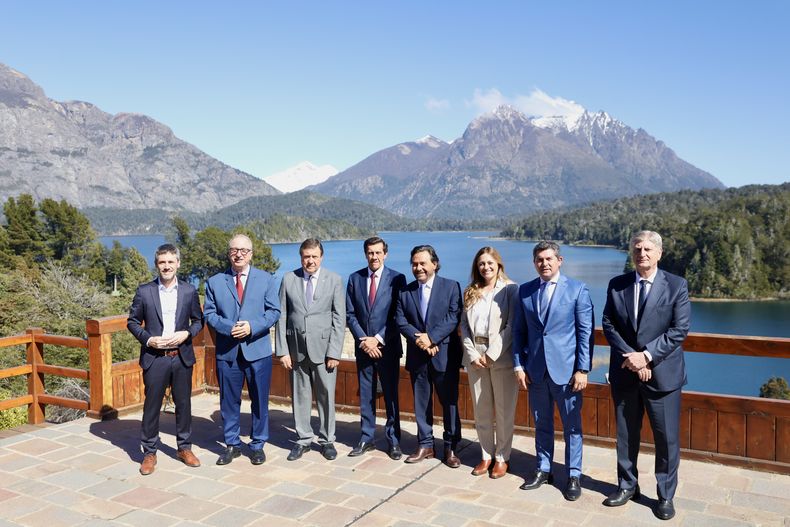 Siete representantes provinciales junto al secretario general del CFI, Ignacio Lamothe.