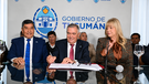 Osvaldo Jaldo en la conferencia en la que anunció el desdoblamiento electoral en Tucumán, junto a Miguel Acevedo y Rossana Chahla.