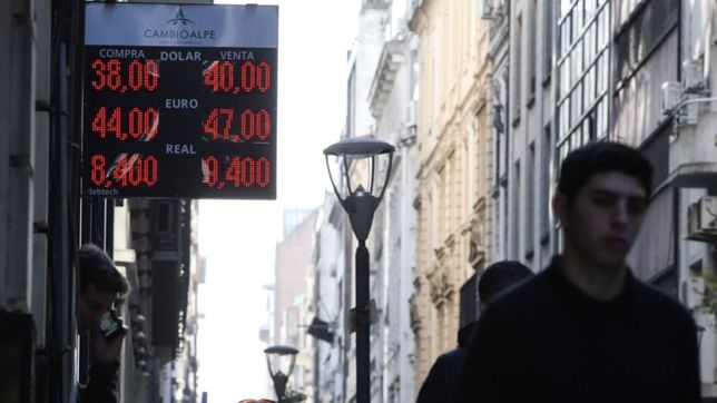 a pesar de la intervencion del central, el dolar cerro por encima de los $40