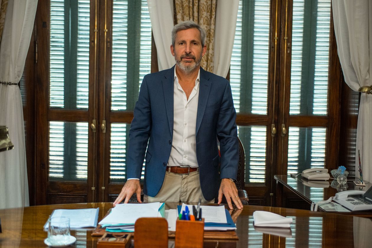 El gobernador Rogelio Frigerio en su despacho, en la Casa de Gobierno de Entre Ríos, durante una entrevista con Letra P. (Foto: Juan Manuel Hernández - Archivo).&nbsp;