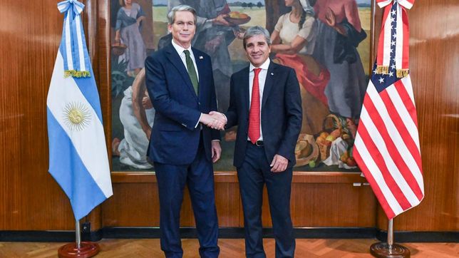 Toto Caputo viaja para reencontrarse con el titular del Tesoro de Estados Unidos y acelerar el swap.