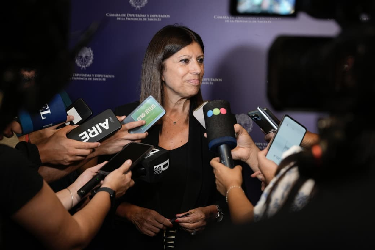Clara García, tras ser reelegida al frente de la Cámara de Diputados de Santa Fe.
