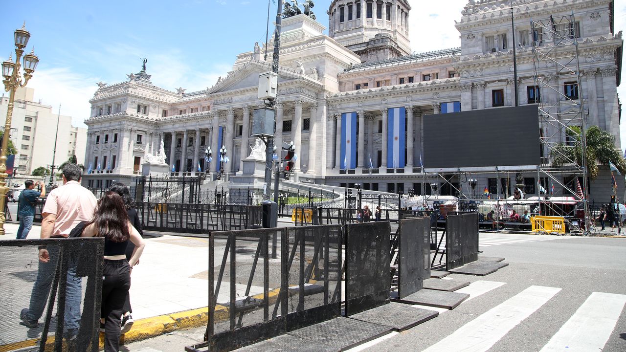 La intimidad de la jura de Milei: sin perros y con su casta lejos de la TV