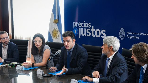 Matías Tombolini dando detalles del programa Precios Justos