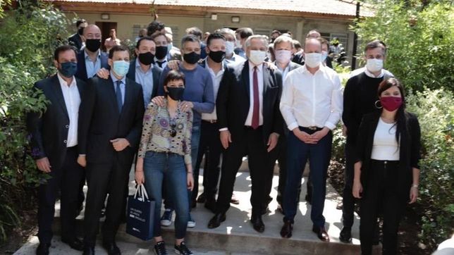 fernandez, con intendentes: la reedicion de la foto previa a su lanzamiento