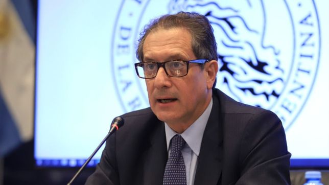 pesce se queda y hace deberes: elogios para batakis