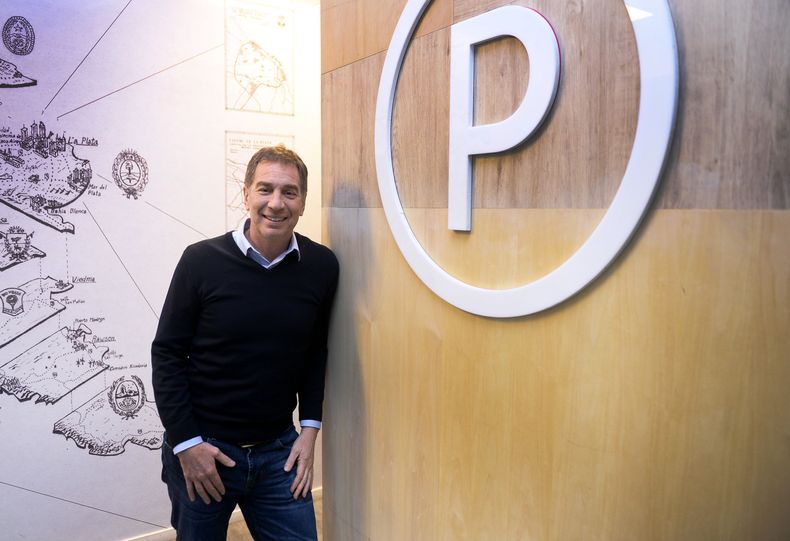Diego Santilli, en la redacción de la corresponsalía bonaerense de Letra P.