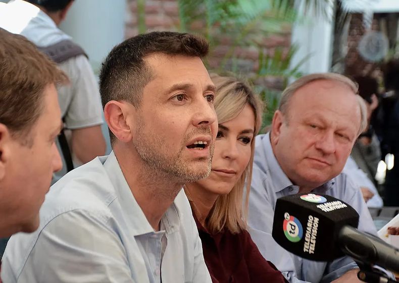 Gonzalo Parodi recibió el apoyo de los legisladores de Juntos por el Cambio para retar al candidato de Juan Manuel Llamosas.