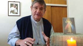 Domiciliarias: la Iglesia y una moderación con la impronta del papa