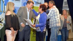 La administración municipal y provincial entregaron escrituras a 200 familias