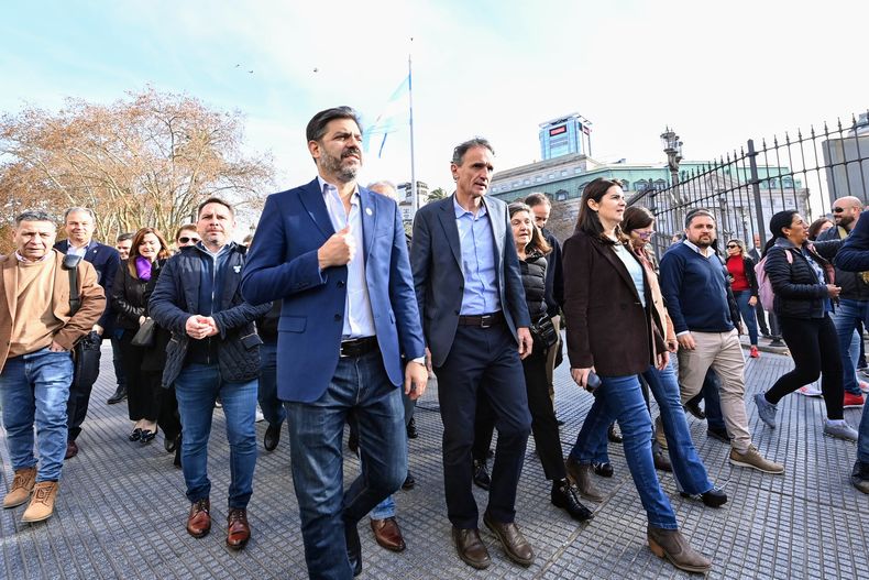 Carlos Bianco, mano derecha de Axel Kicillof, y Gabriel Katopodis. Carlos Bianco, mano derecha de Axel Kicillof, y Gabriel Katopodis.