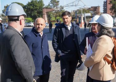 Maximiliano Pullaro baliza la pista del aeropuerto de Rosario para las empresas de Santa Fe