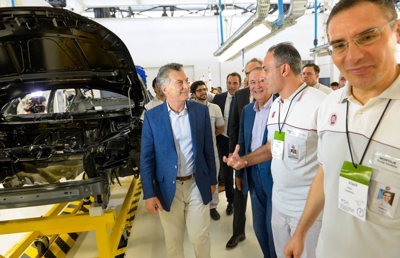 El entonces presidente Mauricio Macri junto a Juan Schiaretti en la planta de Fiat, en Córdoba