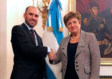 Con el pacto hecho ley, Guzmán pateó dos vencimientos con el FMI a fines de marzo