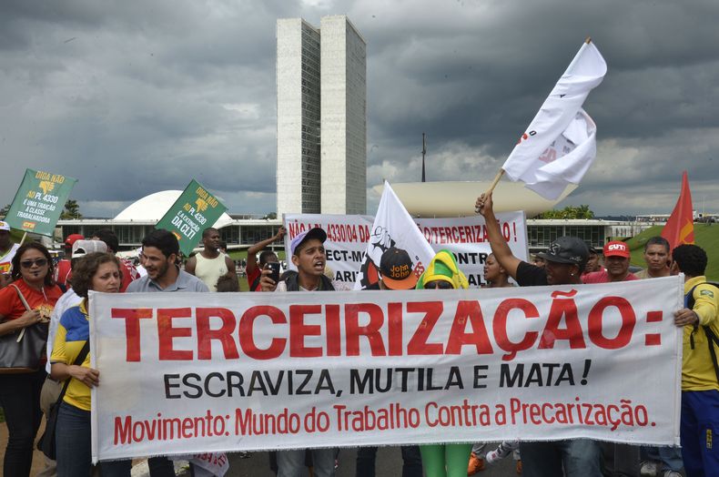 Brasil está discutiendo en el Senado la ley de tercerización aprobada por Michel Temer en 2017.