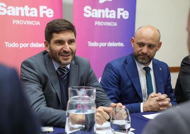 Maximiliano Pullaro y el ministro de Producción Gustavo Puccini: el armado del Business Forum, clave para el gobierno de Santa Fe.
