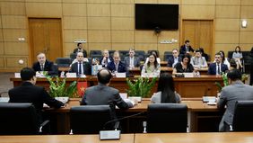 Cuchillo y tenedor para el dragón asiático