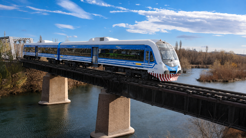 Javier Milei profundiza el ajuste ferroviario y ahora traspasa trenes regionales a las provincias