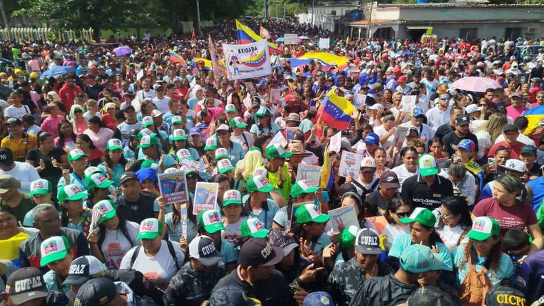 El chavismo movilizó a sus bases el martes en reclamo de la restitución de Nicolás Maduro, preso en Nueva York.