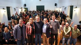 Armando Traferri y Agustín Rossi tienden puentes con Omar Perotti y promueven la unidad del PJ de Santa Fe Armando Traferri y Agustín Rossi tienden puentes con Omar Perotti y promueven la unidad del PJ de Santa Fe