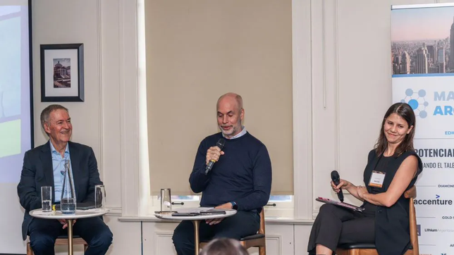 Juan Schiaretti y Horacio Rodríguez Larreta, hace un año, en un simposio en Estados Unidos.&nbsp;