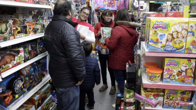 por la crisis cambiaria, las ventas por el dia del nino cayeron un 12%