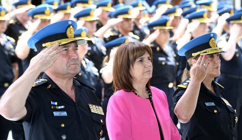 Patricia Bullrich encabeza un acto de la Polic&iacute;a Federal.
