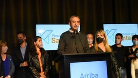 Javkin hace pata ancha en Rosario, pero posterga el sueño provincial