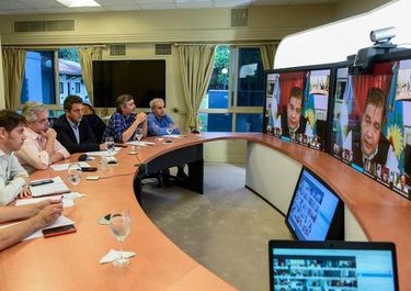 Intendentes, coroneles de Fernández en el llano de la emergencia