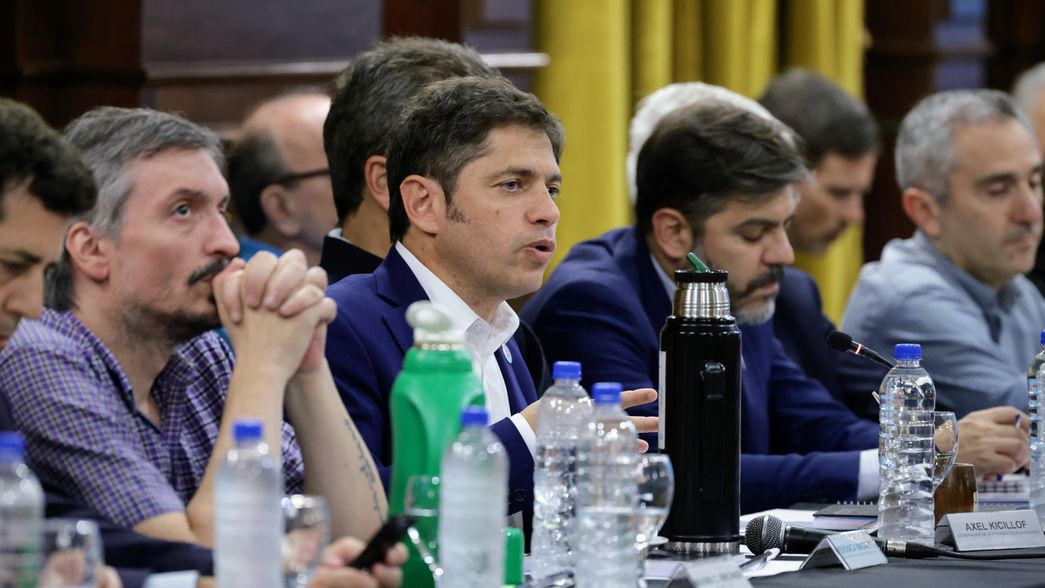 Javier Milei lo hizo: el peronismo se reagrupa: Máximo Kirchner, Axel Kicillof, Carlos Bianco y el Cuervo Larroque.