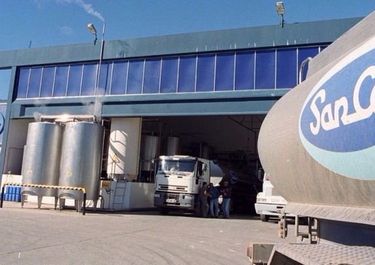 Una foto y un acuerdo, el vaso medio lleno del plan rescate de Sancor