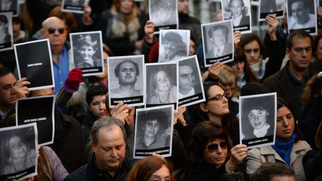 con la presencia de la hija de nisman, la amia conmemora un nuevo aniversario del atentado
