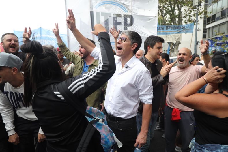 Juan Abal Medina en la marcha de jubilados que acompañó la CGT.