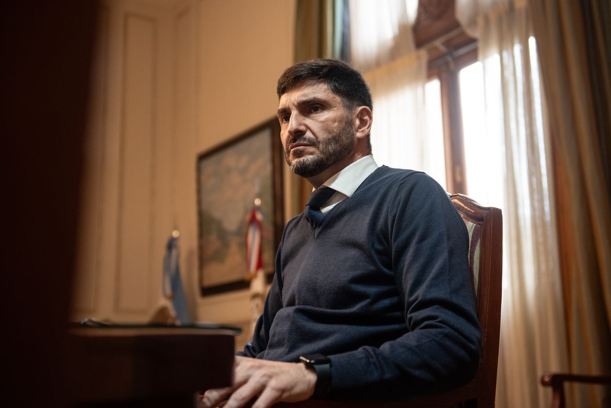 Maximiliano Pullaro mira de cerca el monitor del conflicto social y apuesta a moverse poco de Santa Fe