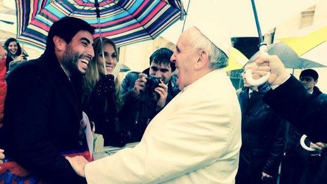 antes que hugo, facundo moyano tambien logro la foto con el papa