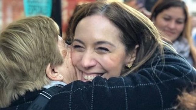 beso a beso: vidal publico en twitter 23 fotos de abrazos en diez dias