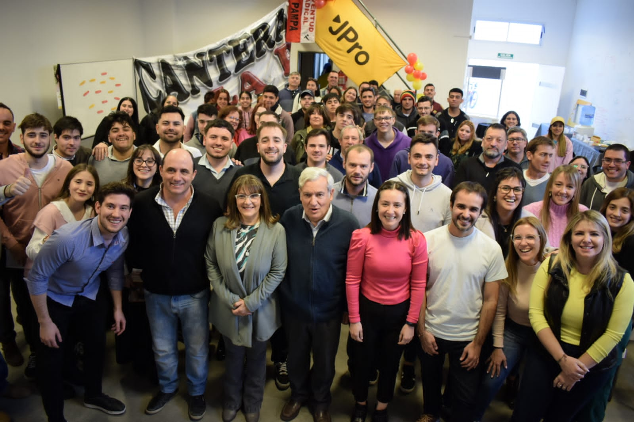 Francisco Torroba, el candidato a diputado nacional por La Pampa en la lista de Rodríguez Larreta, junto a -entre otros- el diputado nacional del PRO Martín Maquieyra y la senadora Victoria Huala.