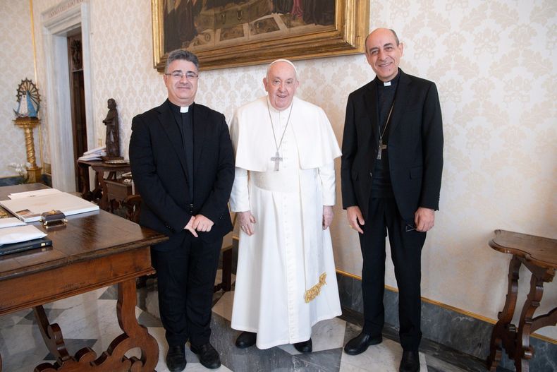 Tucho Fernández, el papa Francisco y el secretario del Dicasterio para la Doctrina de la Fe