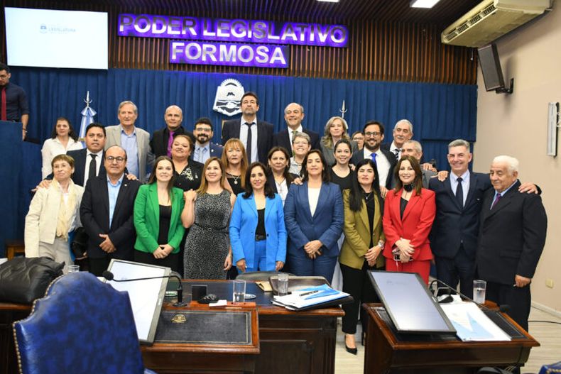 El oficialismo celebró la cláusula de la nueva Constitución que garantiza una nueva posibilidad para Gildo Insfrán. 