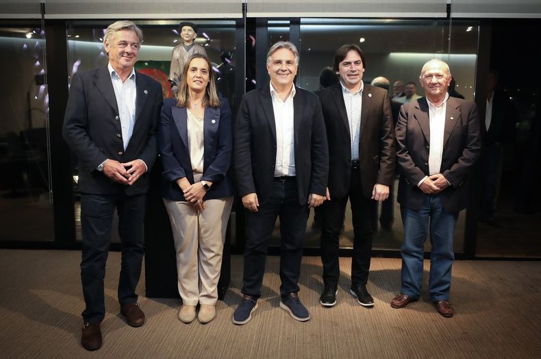Nicolás Pino, Andrea Sarnari, Martín Llaryora, Lucas Magnano y Carlos Castagnani pidieron por la rebaja de las retenciones al campo