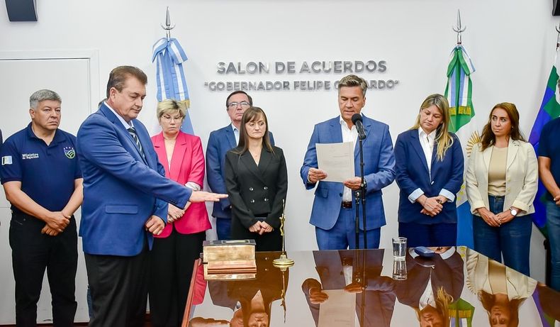 El día anterior al discurso legislativo el gobernador de Chaco le omó juramento al nuevo ministro Oscar Dudik.