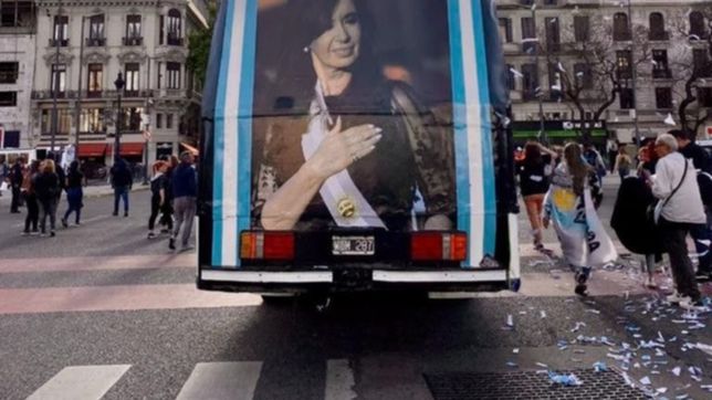 con cristina a la cabeza: crece desde abajo y toma volumen el eslogan cfk 2023