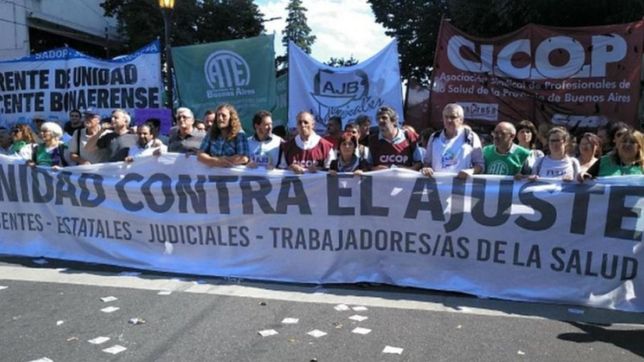 el rechazo al presupuesto de macri paraliza el sector publico bonaerense