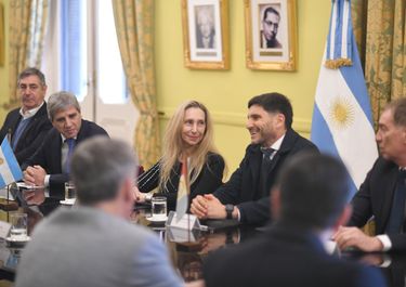 Karina Milei con Maximiliano Pullaro.&nbsp;