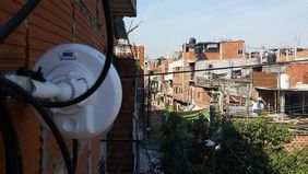 El plan de Javier Milei para privatizar la tarifa social de internet